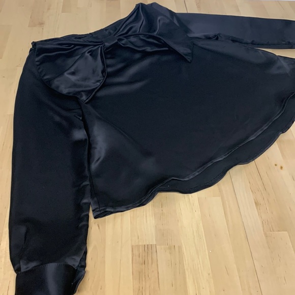 Korean Big Black Bow Neckline Top - Picture 1 of 1